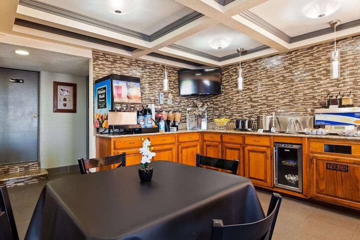 Breakfast area